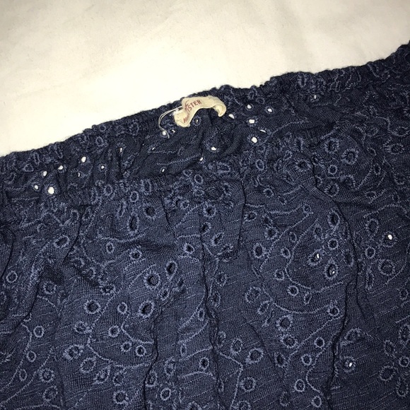 HOLLISTER off the shoulders top - Picture 2 of 4